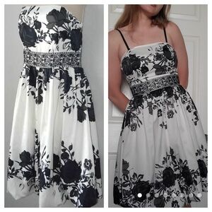 Forever 21 Black & White Floral Strapless Dress Sz M